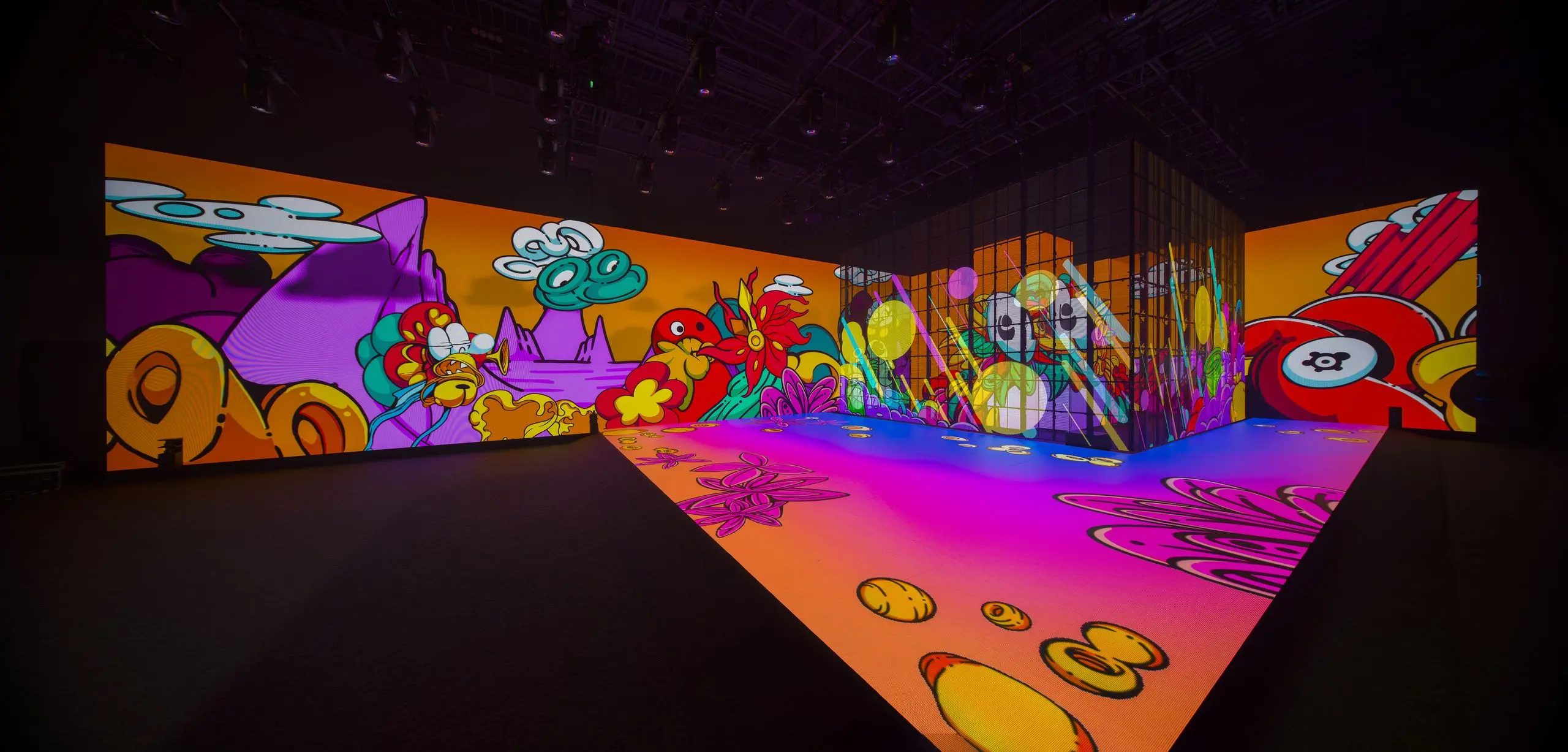 Digital Immersive Stage OVERLAP